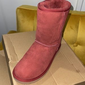 Brand New UGG classic short boots Size 8 Redwood